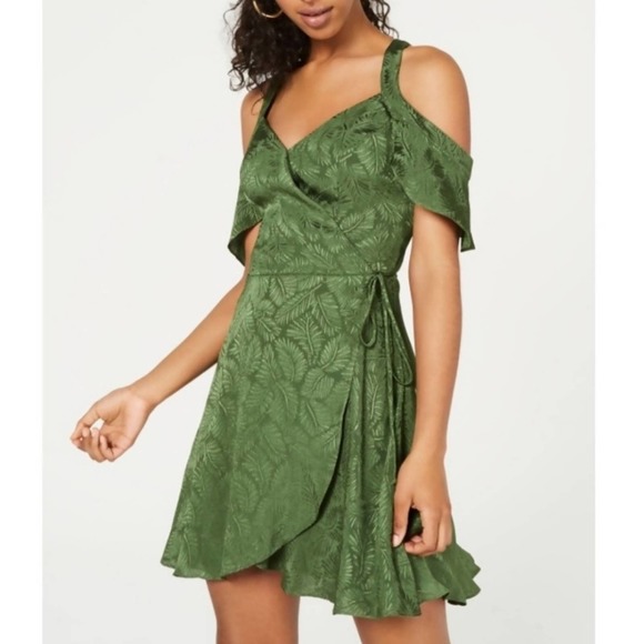 City Studio Dresses & Skirts - City Studio Women Juniors Medium Wrap Dress Green